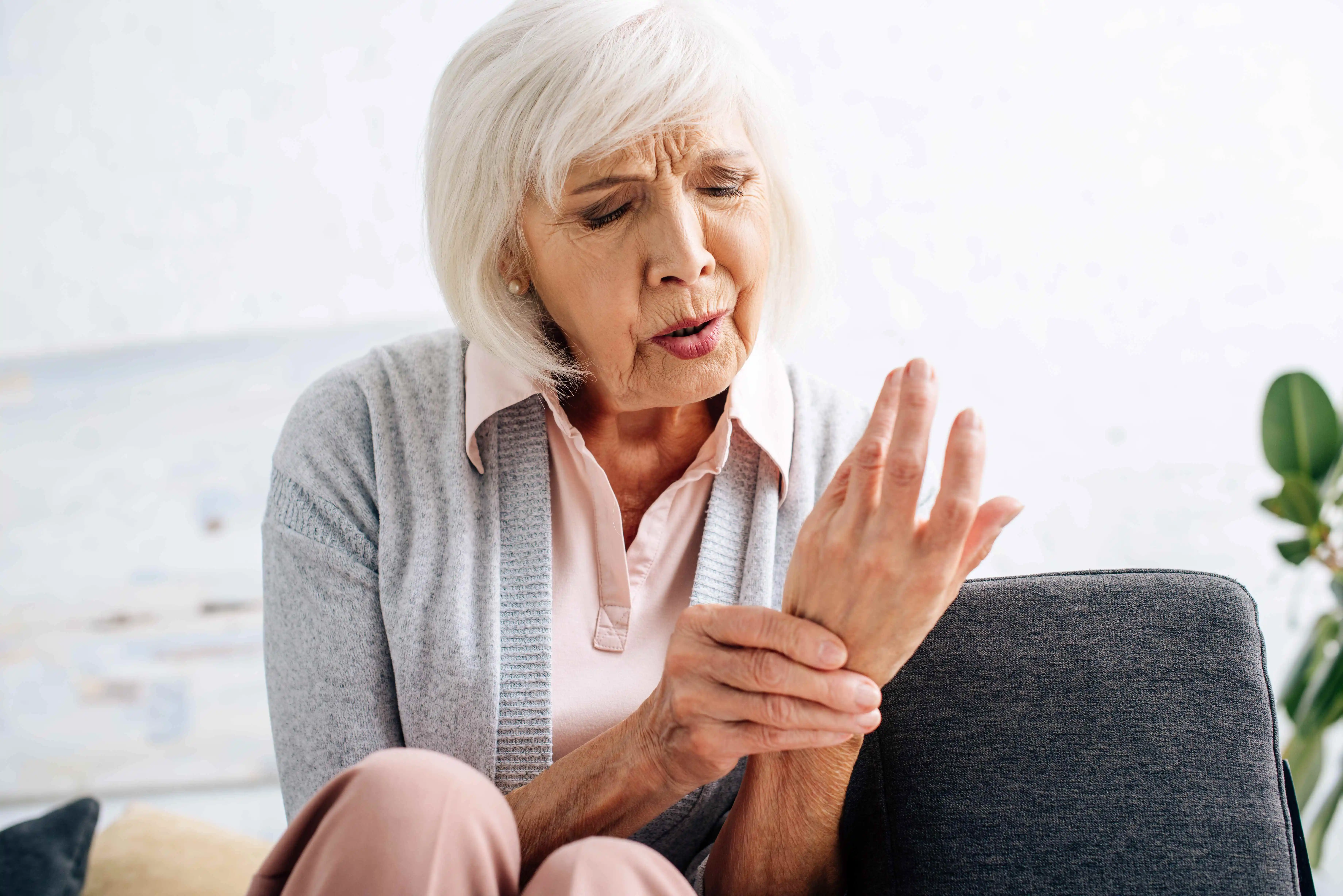 senior woman having Rheumatoid Arthritis