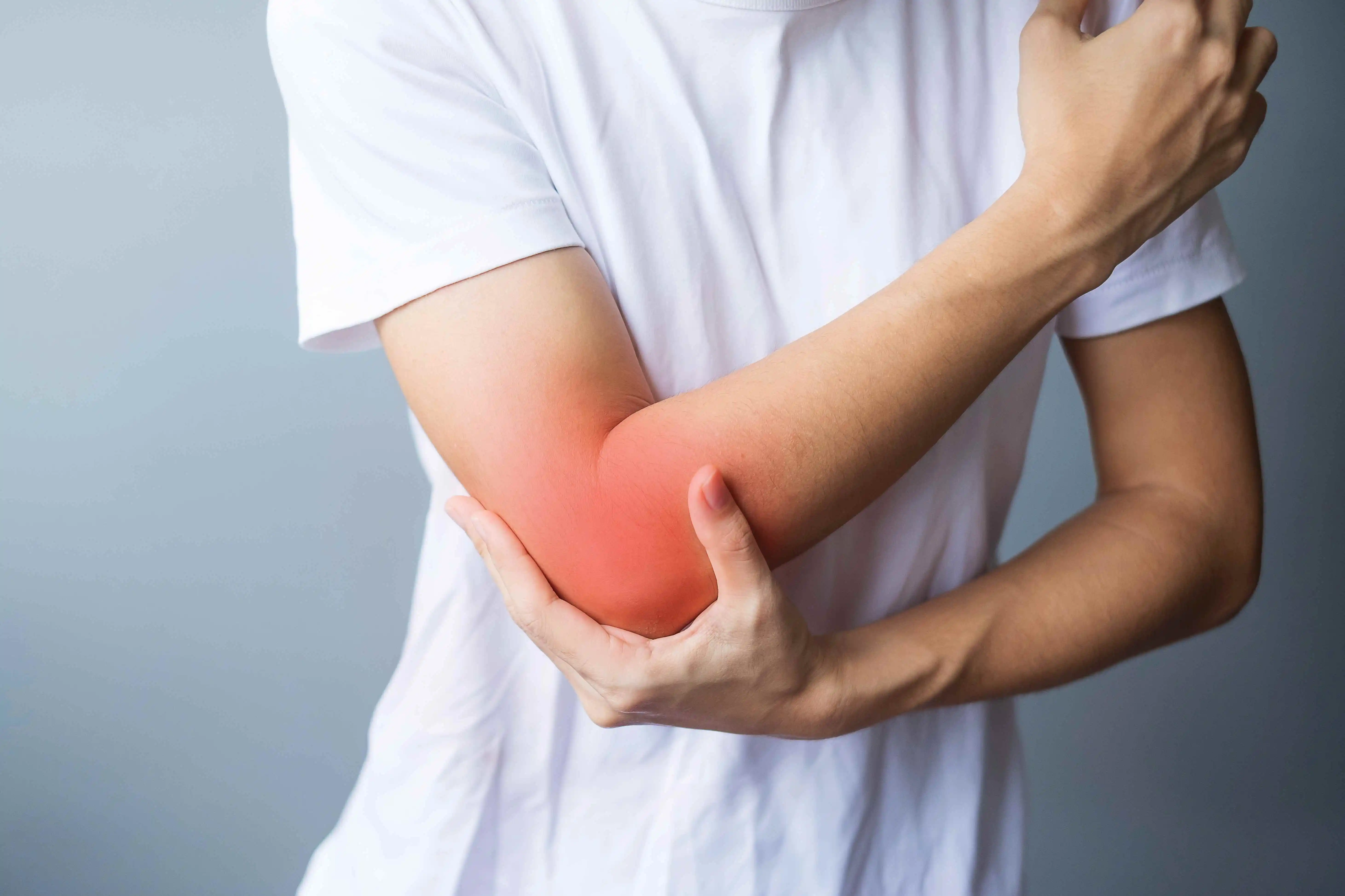 woman having Elbow Pain Treatment